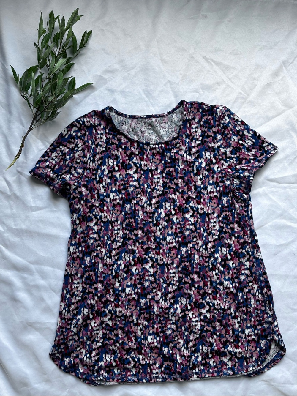 J Jill Fit Short Sleeve Crewneck Tee in Multi Dot Print